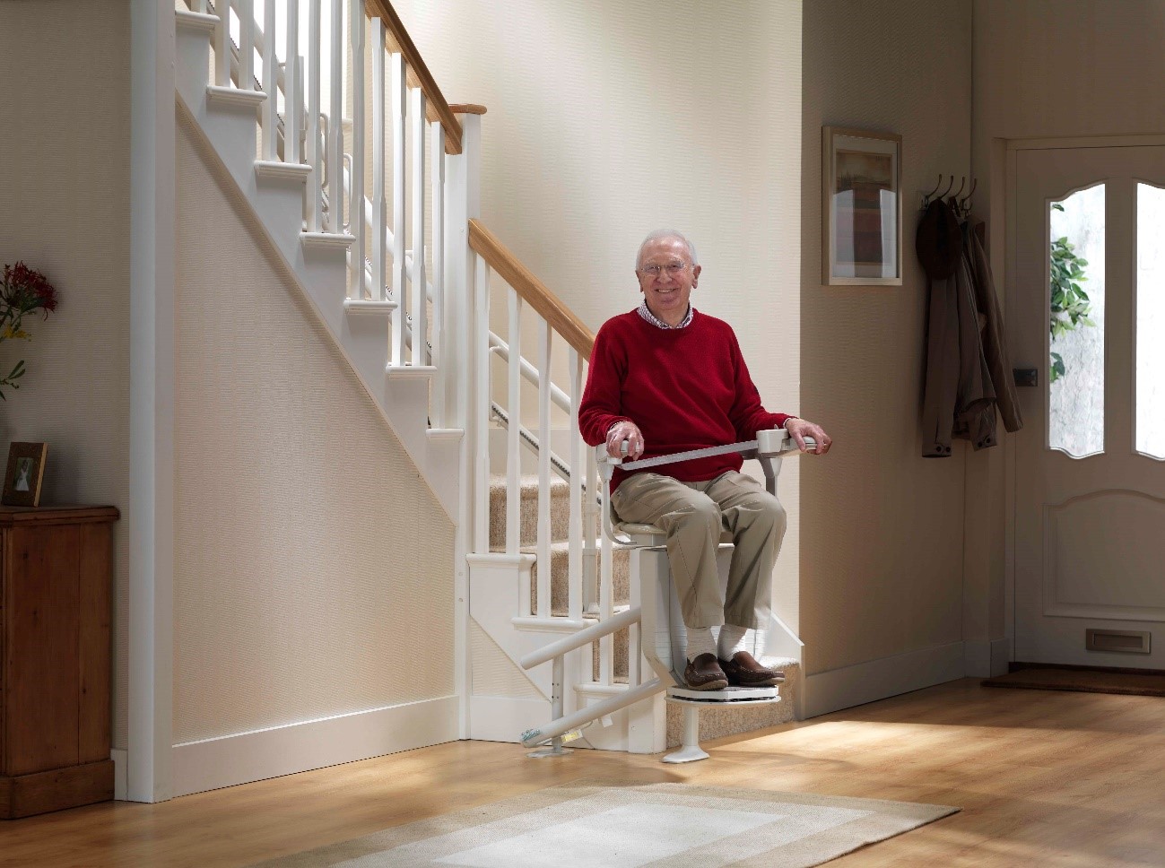 Enfermedad de Parkinson y prevención de caídas: silla salvaescaleras